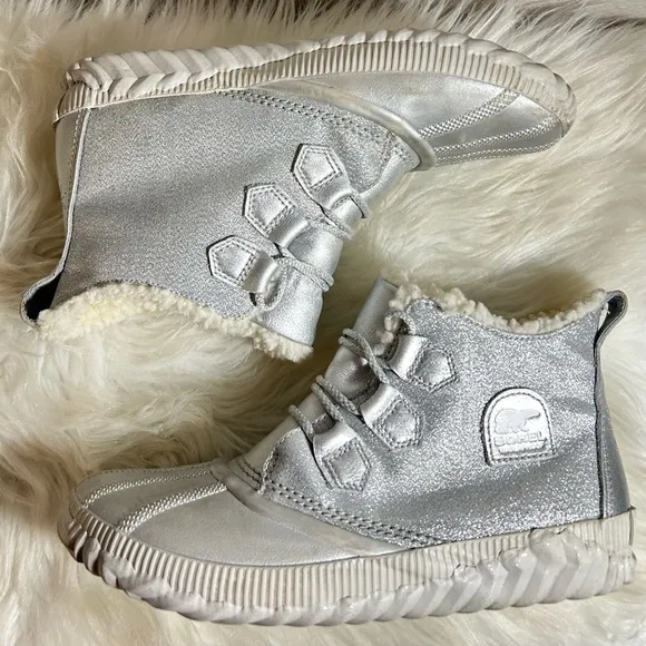 Sorel x Disney Frozen Out N About Women's Silver Boots Size 9