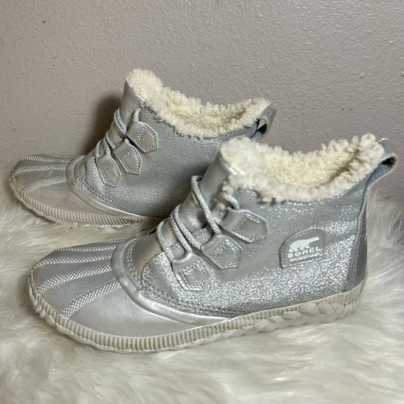 Sorel x Disney Frozen Out N About Women's Silver Boots Size 9