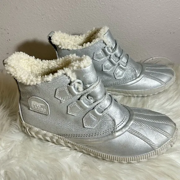 Sorel x Disney Frozen Out N About Women's Silver Boots Size 9