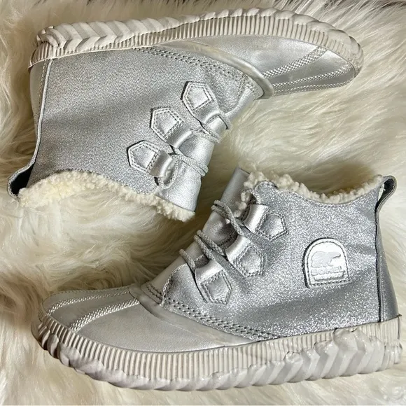 Sorel x Disney Frozen Out N About Women's Silver Boots Size 9