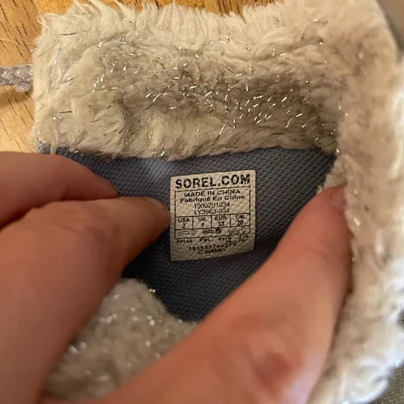 Sorel X -Disney Out N About Frozen Silver Faux Shearling  Rain,snow Boots Size 2