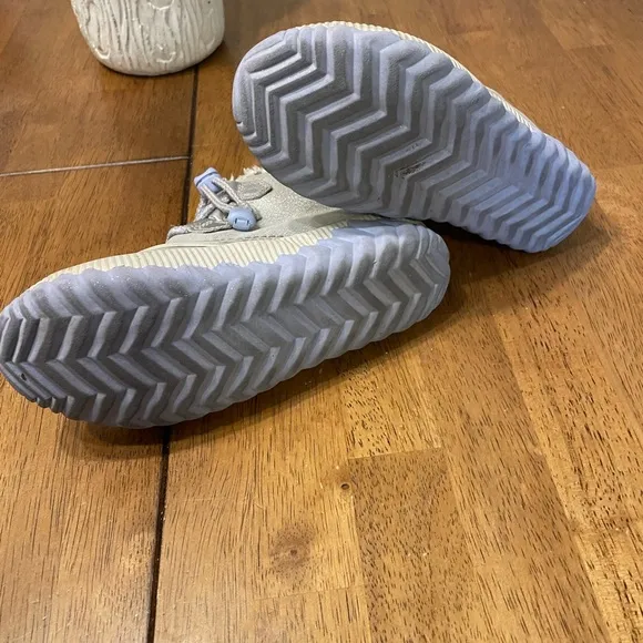 Sorel X -Disney Out N About Frozen Silver Faux Shearling  Rain,snow Boots Size 2