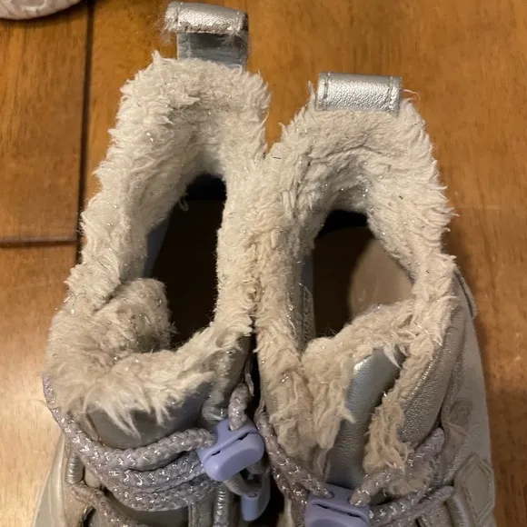Sorel X -Disney Out N About Frozen Silver Faux Shearling  Rain,snow Boots Size 2