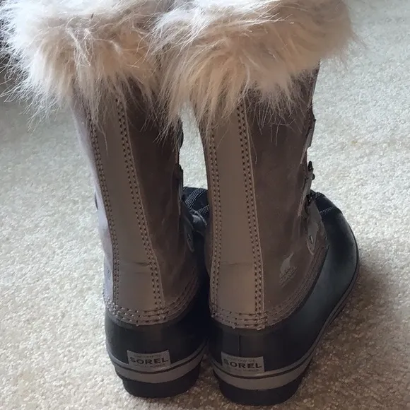 SOREL - Youth Joan of Artic Waterproof winter boots. - 3 Y