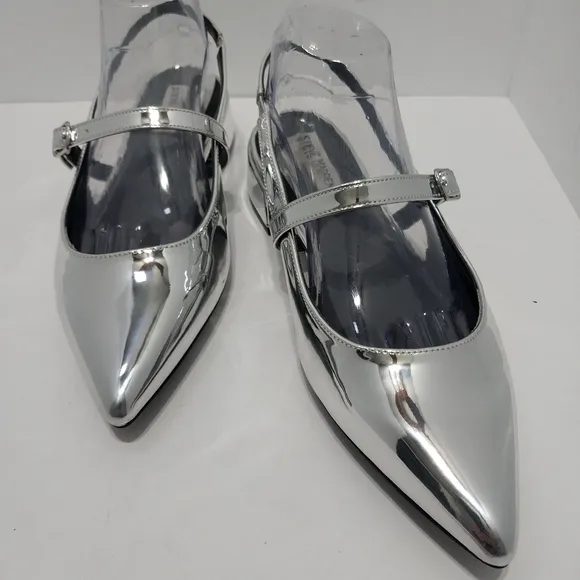 Steve Madden Anyaa Silver Slingback Flats, Size 9.5‎