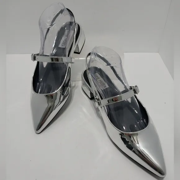 Steve Madden Anyaa Silver Slingback Flats, Size 9.5‎