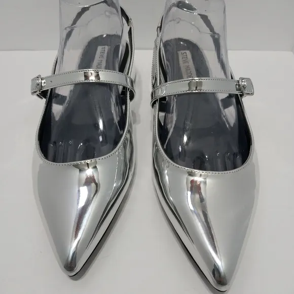Steve Madden Anyaa Silver Slingback Flats, Size 9.5‎