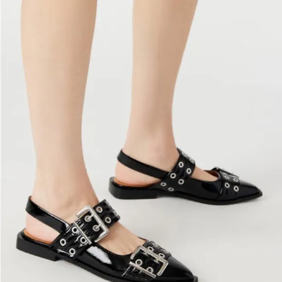 STEVE MADDEN Women’s Graya Black Patent Studded Flat Size 10