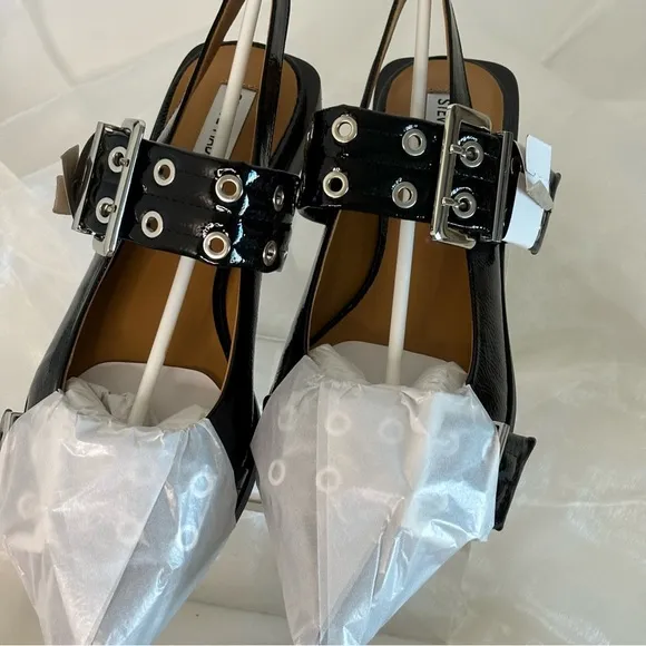 STEVE MADDEN Women’s Graya Black Patent Studded Flat Size 10