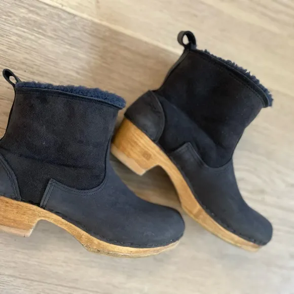 Store No.6 Shearling boots