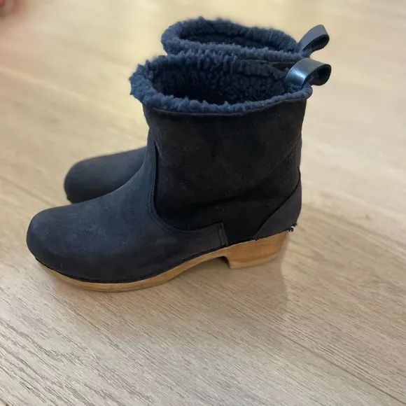 Store No.6 Shearling boots