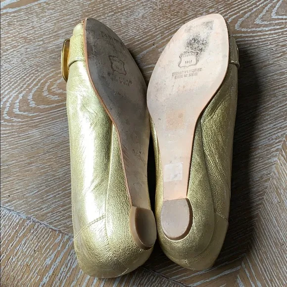 STUART WEITZMAN Gold Open Toe Buckle Flats 8