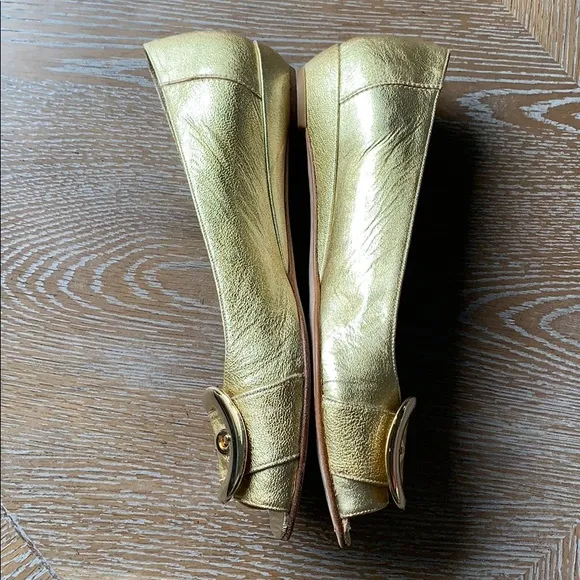 STUART WEITZMAN Gold Open Toe Buckle Flats 8