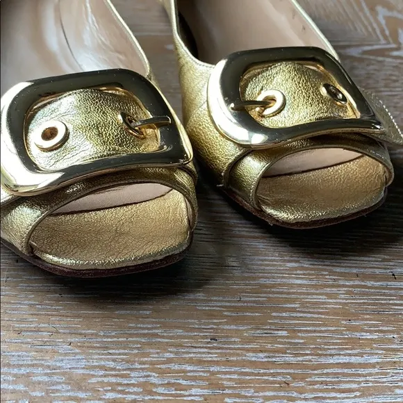STUART WEITZMAN Gold Open Toe Buckle Flats 8