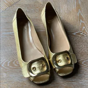 STUART WEITZMAN Gold Open Toe Buckle Flats 8