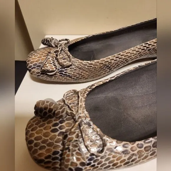 Stuart Weitzman Brown Snakeskin Embossed Patent Leather Bow Flats sz.8  Ret $275