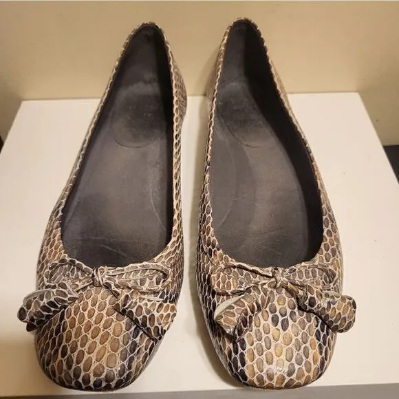 Stuart Weitzman Brown Snakeskin Embossed Patent Leather Bow Flats sz.8  Ret $275