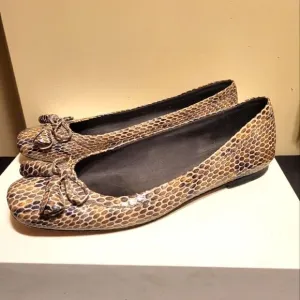 Stuart Weitzman Brown Snakeskin Embossed Patent Leather Bow Flats sz.8  Ret $275