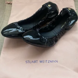 STUART WEITZMANGabby Scrunched Patent Leather Ballet Flats Sz 6