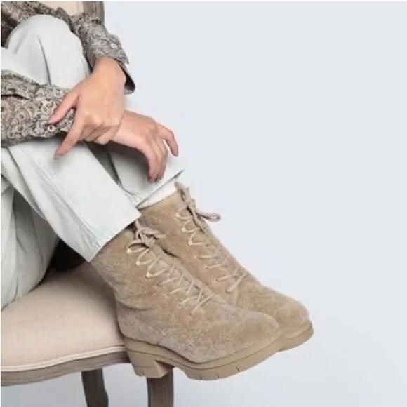 Stuart Weitzman Nisha Chill Shearling Lace Up Ankle Combat Boots size 9 Wide
