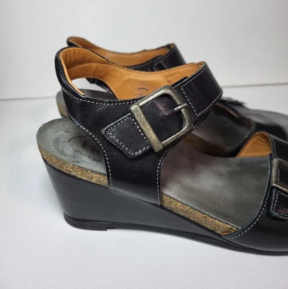 Taos Buckle Up Black Leather Wedges Sandals Women's Size 39EU 8-8.5 US