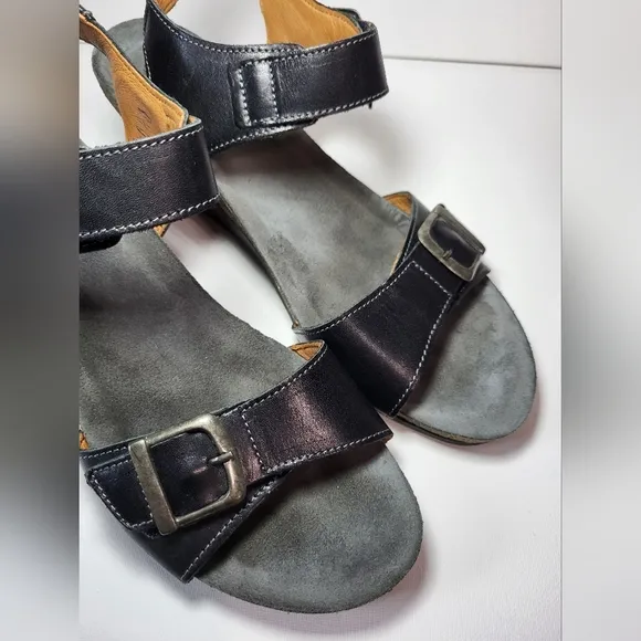 Taos Buckle Up Black Leather Wedges Sandals Women's Size 39EU 8-8.5 US