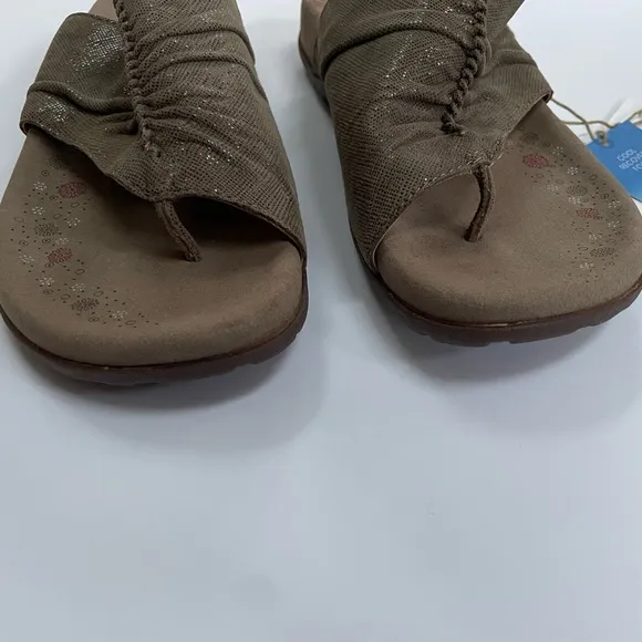 TAOS Women’s Gift 2 Leather Slide Sandals Arch Support in Beige Size 6 NWT