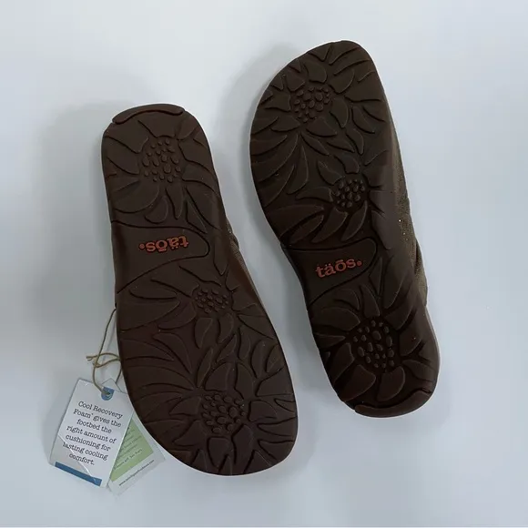 TAOS Women’s Gift 2 Leather Slide Sandals Arch Support in Beige Size 6 NWT