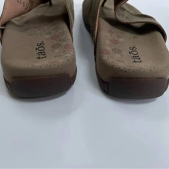 TAOS Women’s Gift 2 Leather Slide Sandals Arch Support in Beige Size 6 NWT