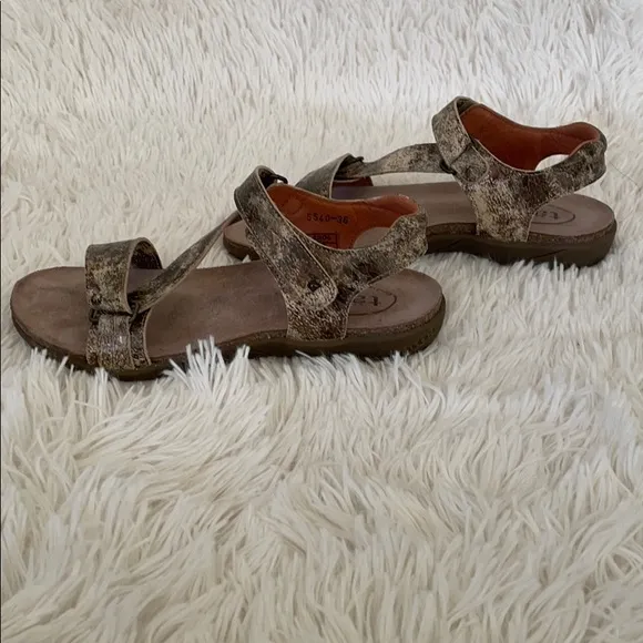 Taos Zeal Sandals