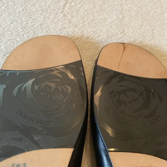 Taryn Rose peep toe twist black leather w/leather soles flats Sz 37.5