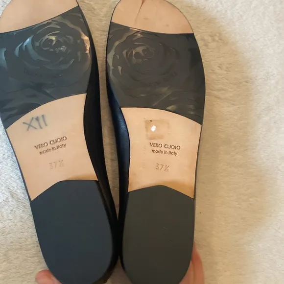 Taryn Rose peep toe twist black leather w/leather soles flats Sz 37.5