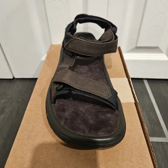 TEVA Men's Dark Brown Leather Strap Rugged Terrain Sandals Size 10 NWOT