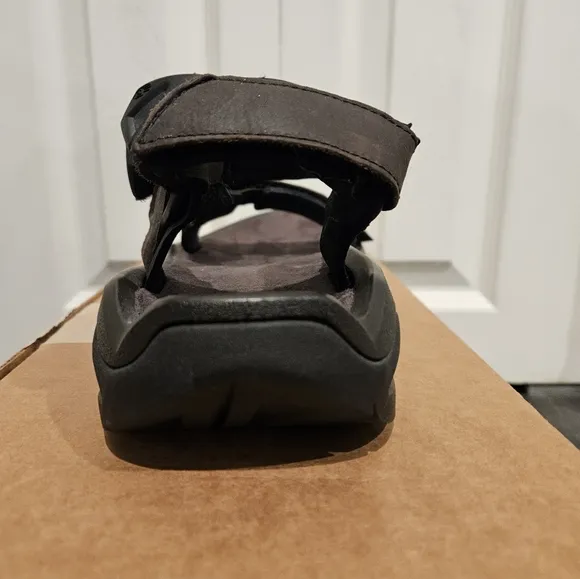 TEVA Men's Dark Brown Leather Strap Rugged Terrain Sandals Size 10 NWOT