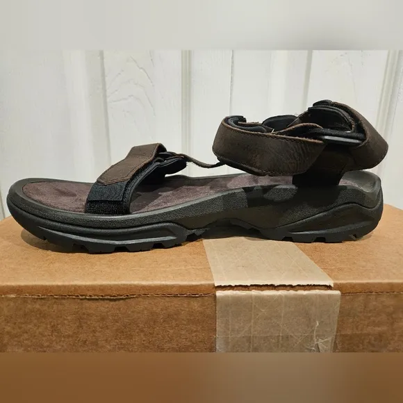 TEVA Men's Dark Brown Leather Strap Rugged Terrain Sandals Size 10 NWOT