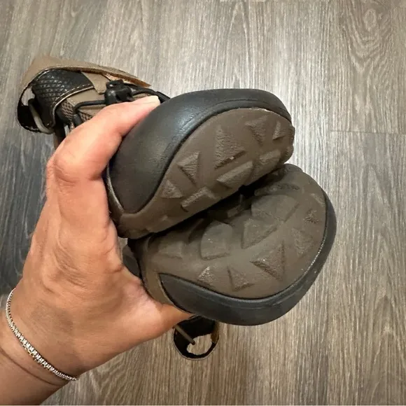 Teva Men’s Flintwood Outdoor Water Shoes Sandals in Brown Black Colors sz US 8