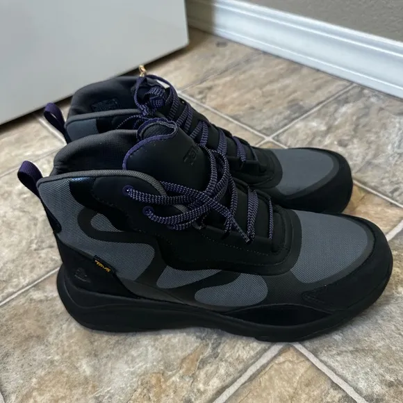 Teva‎ men’s hiking boots size 13 NWT gray black