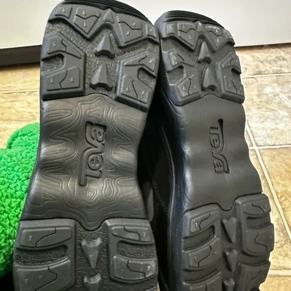Teva‎ men’s hiking boots size 13 NWT gray black