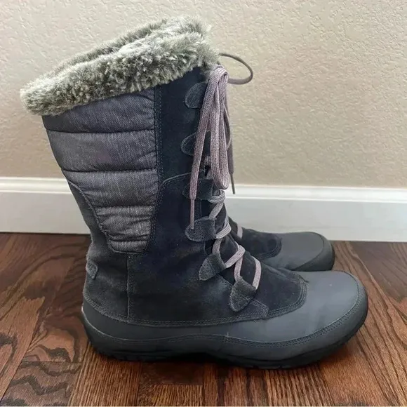 The North Face Nuptse Purna Snow Boots Plum Kitten Grey Women Size 11 NF00A0Z3