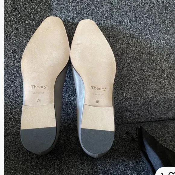 Theory Leather Gray Square Toe Flats  Size 8. EU39​