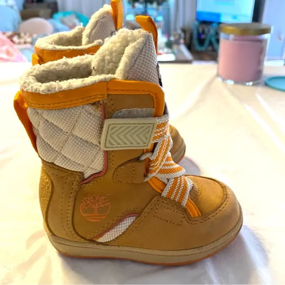 Timberland boots Snow Stomper Xtrm in camel SZ 5 Kids Worn once