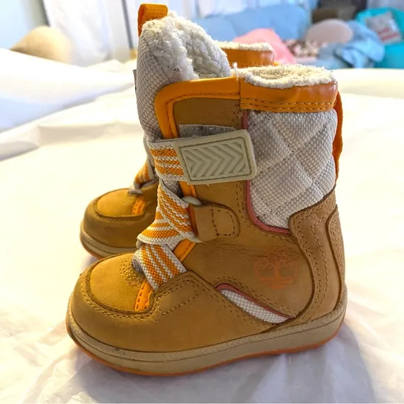 Timberland boots Snow Stomper Xtrm in camel SZ 5 Kids Worn once