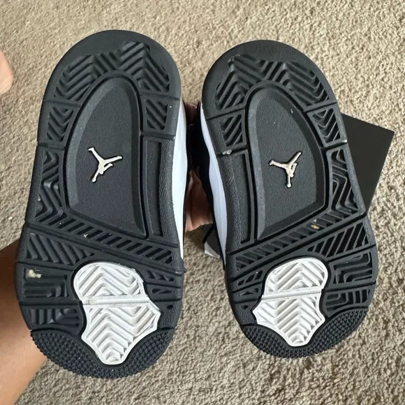 Toddle 6 C Jordan 4 Retro Black/White. Gently Used