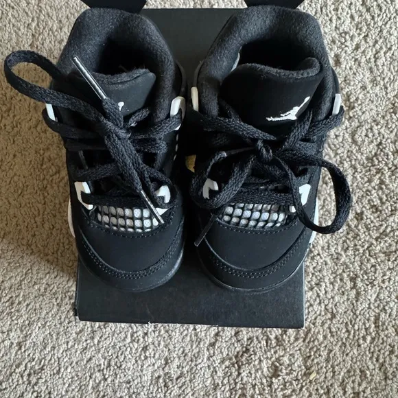 Toddle 6 C Jordan 4 Retro Black/White. Gently Used