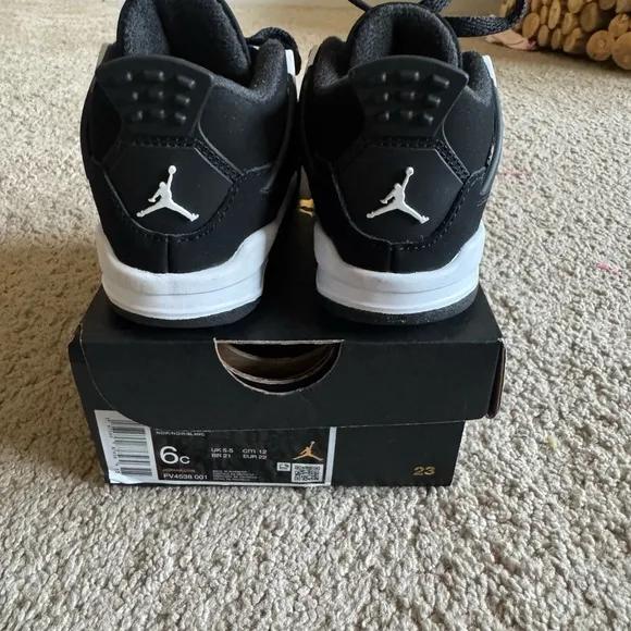 Toddle 6 C Jordan 4 Retro Black/White. Gently Used