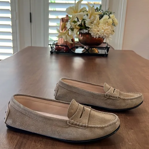 Tod's Gommino Driver Suede Loafers - size EU 39. US 8.5 Casual, Comfy, Neutral