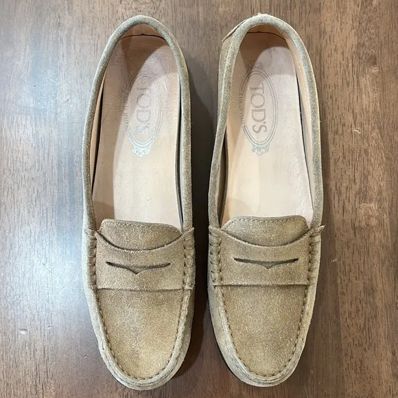 Tod's Gommino Driver Suede Loafers - size EU 39. US 8.5 Casual, Comfy, Neutral