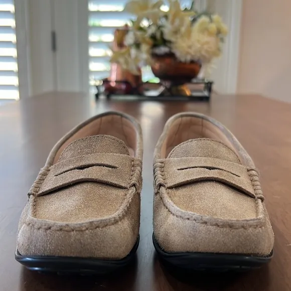 Tod's Gommino Driver Suede Loafers - size EU 39. US 8.5 Casual, Comfy, Neutral