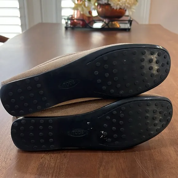 Tod's Gommino Driver Suede Loafers - size EU 39. US 8.5 Casual, Comfy, Neutral