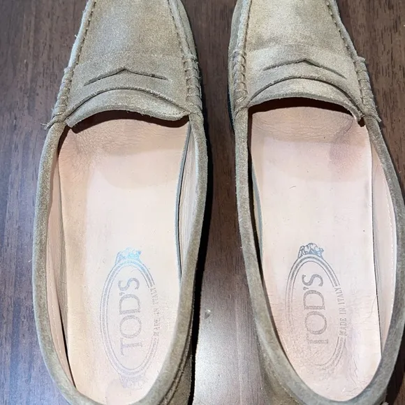 Tod's Gommino Driver Suede Loafers - size EU 39. US 8.5 Casual, Comfy, Neutral